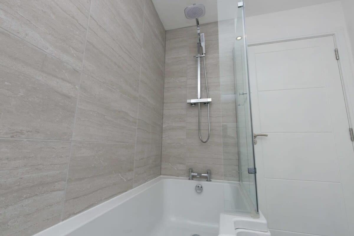 Stunning 2 Bedroom Apartment In Wallasey Exterior foto
